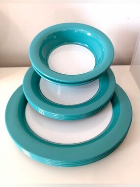 1980s Caméléon collection melamine dinner set designed by P. Tardif for Neove